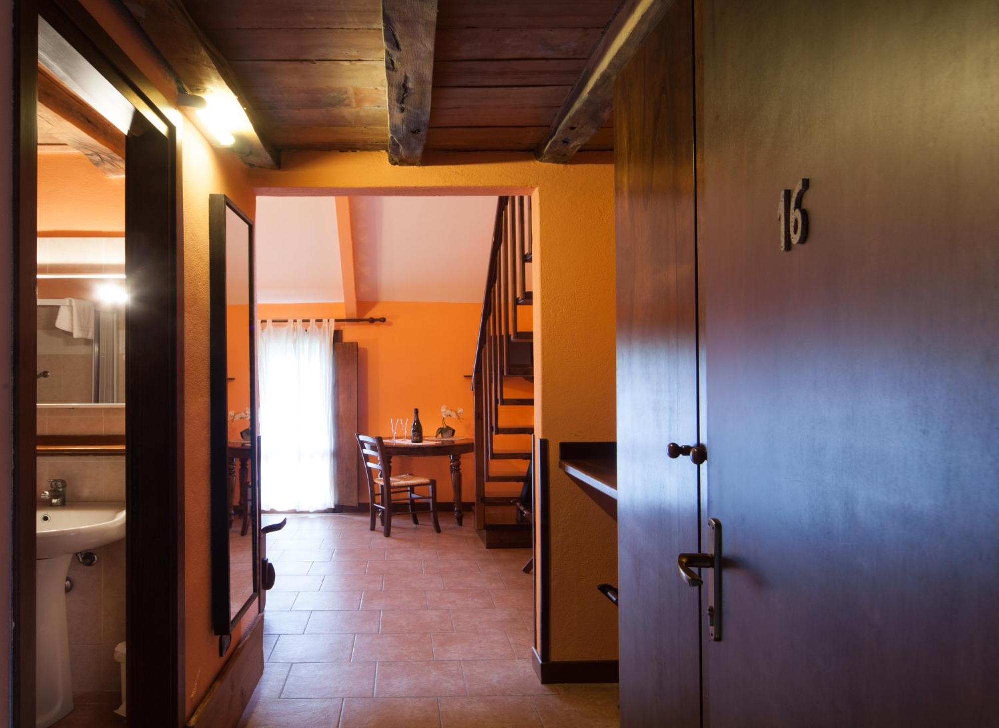 Agriturismo Torrazzetta Casteggio Rum bild