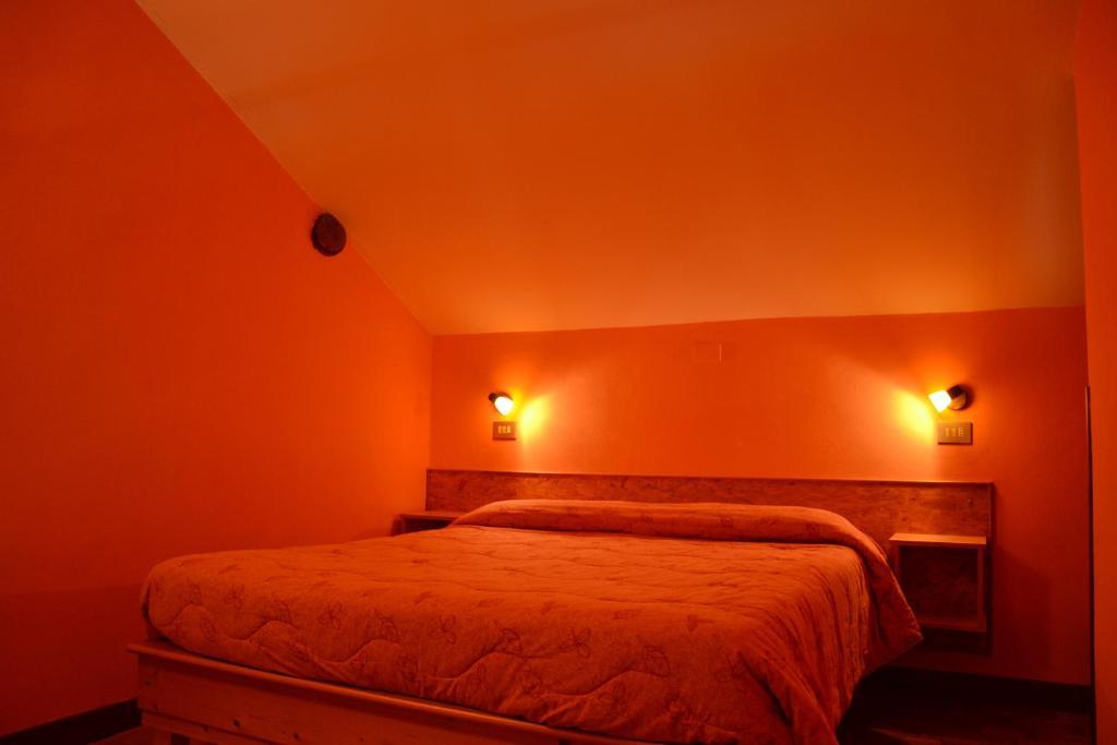 Agriturismo Torrazzetta Casteggio Rum bild